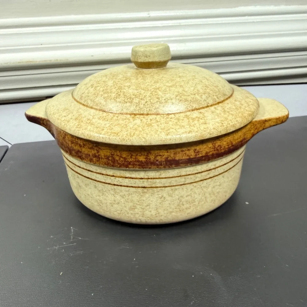 Pottery Craft Casserole Dish Unisex Medium Tan 1970s Speckled Striped 495 USA